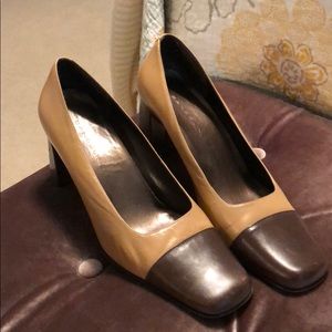 Vintage spectator pumps